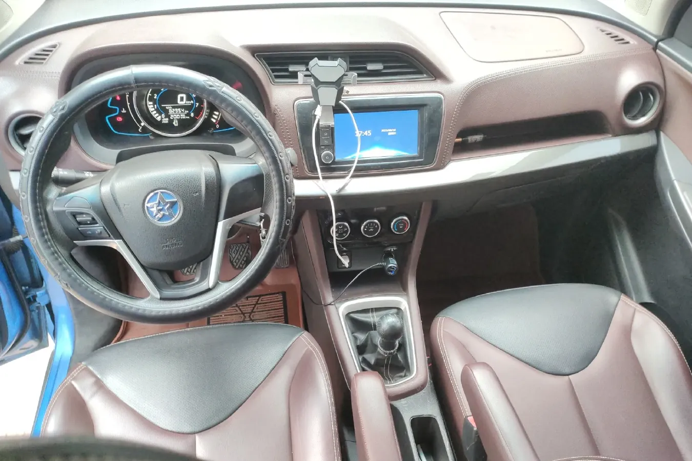 2017 Venucia M50V 1.5L 112HP L4 5MT,autocango,china used car exporter,china ev exporter,chinese used car exporter,chinese used ev exporter