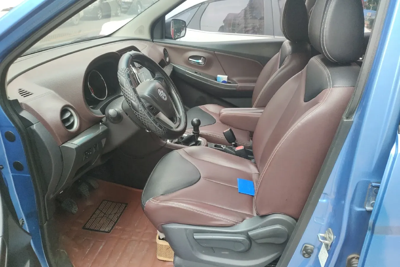 2017 Venucia M50V 1.5L 112HP L4 5MT,autocango,china used car exporter,china ev exporter,chinese used car exporter,chinese used ev exporter