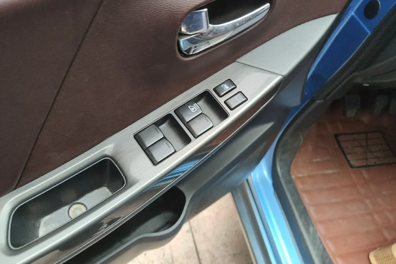 2017 Venucia M50V 1.5L 112HP L4 5MT,autocango,china used car exporter,china ev exporter,chinese used car exporter,chinese used ev exporter