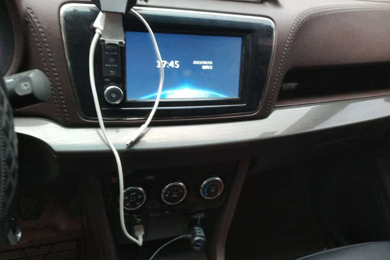 2017 Venucia M50V 1.5L 112HP L4 5MT,autocango,china used car exporter,china ev exporter,chinese used car exporter,chinese used ev exporter