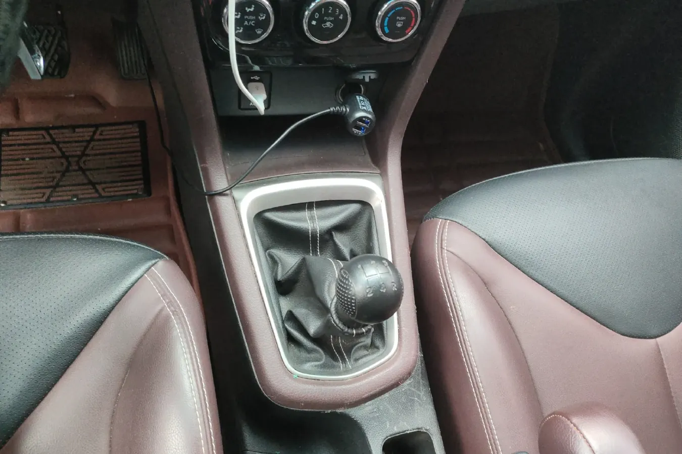 2017 Venucia M50V 1.5L 112HP L4 5MT,autocango,china used car exporter,china ev exporter,chinese used car exporter,chinese used ev exporter