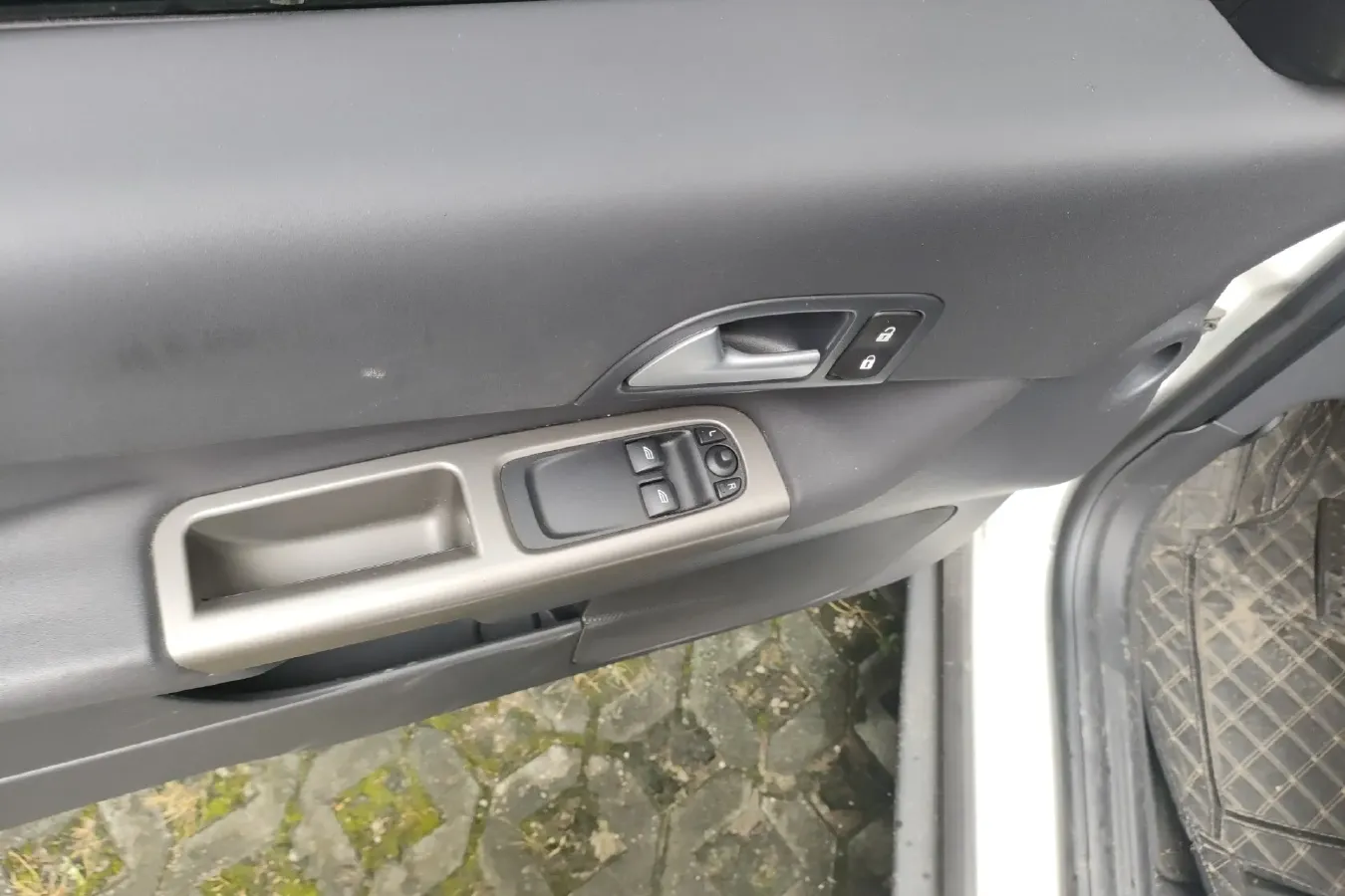 2010 Volvo C30 2.0L 145HP L4 6DCT,autocango,china used car exporter,china ev exporter,chinese used car exporter,chinese used ev exporter