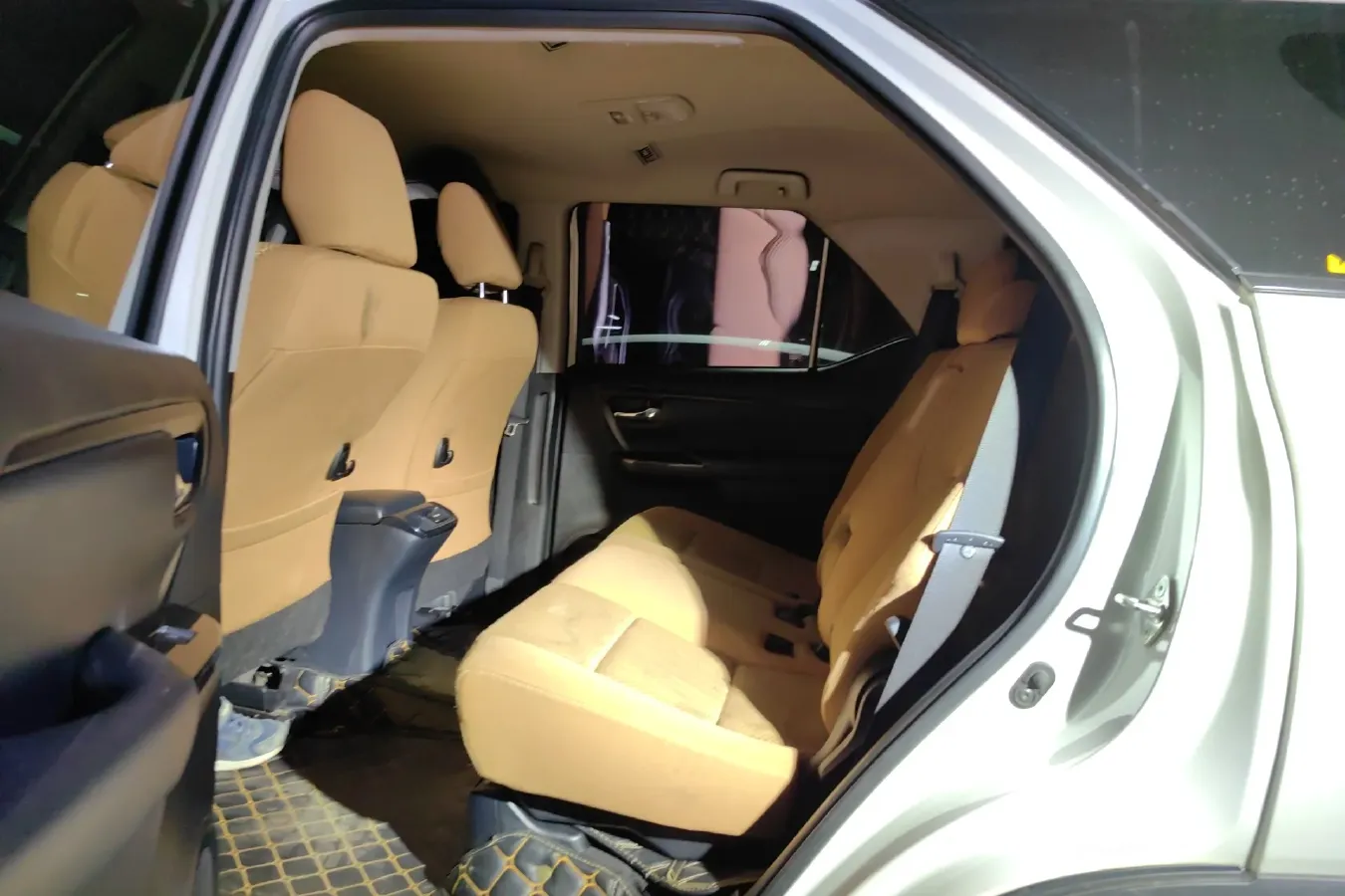 2016 Toyota Fortuner 2.7L 163HP L4 6AT,autocango,china used car exporter,china ev exporter,chinese used car exporter,chinese used ev exporter