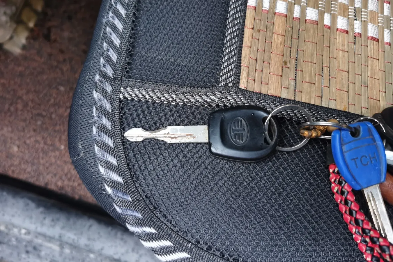 2011 FAW Senia S80 1.5L 109HP L4 5MT,autocango,china used car exporter,china ev exporter,chinese used car exporter,chinese used ev exporter