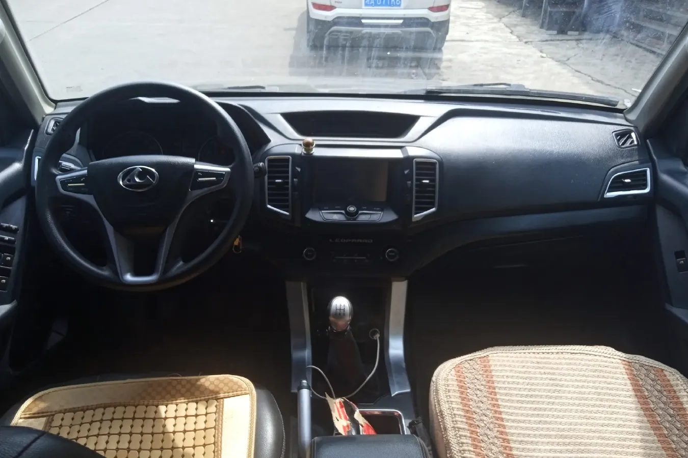 2015 Leopaard Q6 2.4L 147HP L4 5MT,autocango,china used car exporter,china ev exporter,chinese used car exporter,chinese used ev exporter