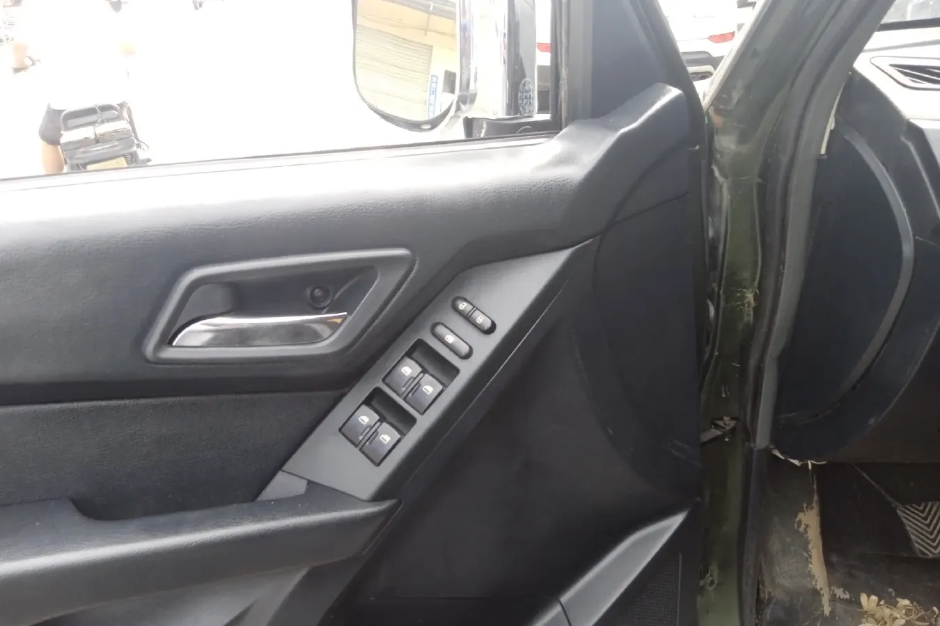 2015 Leopaard Q6 2.4L 147HP L4 5MT,autocango,china used car exporter,china ev exporter,chinese used car exporter,chinese used ev exporter