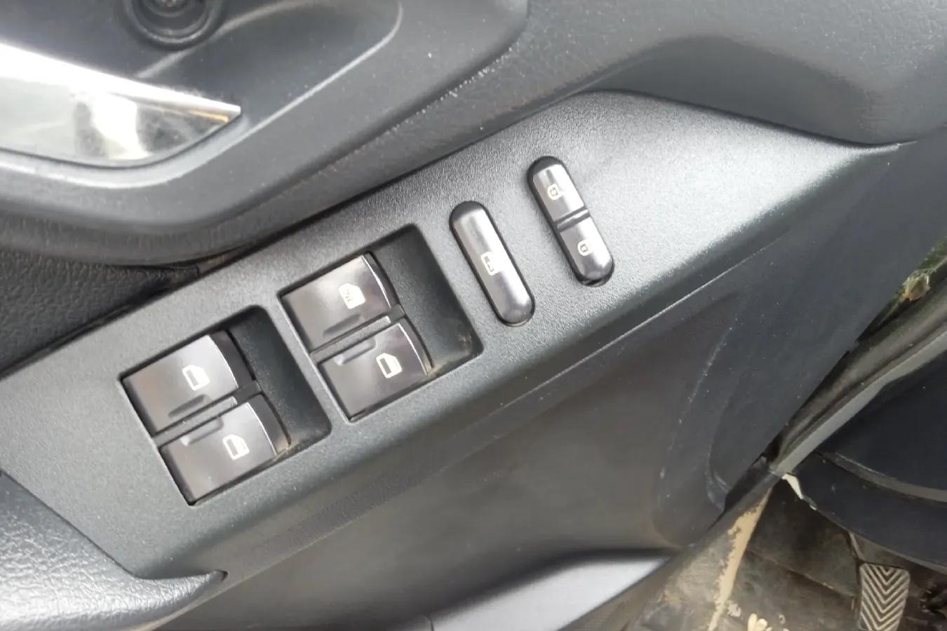 2015 Leopaard Q6 2.4L 147HP L4 5MT,autocango,china used car exporter,china ev exporter,chinese used car exporter,chinese used ev exporter