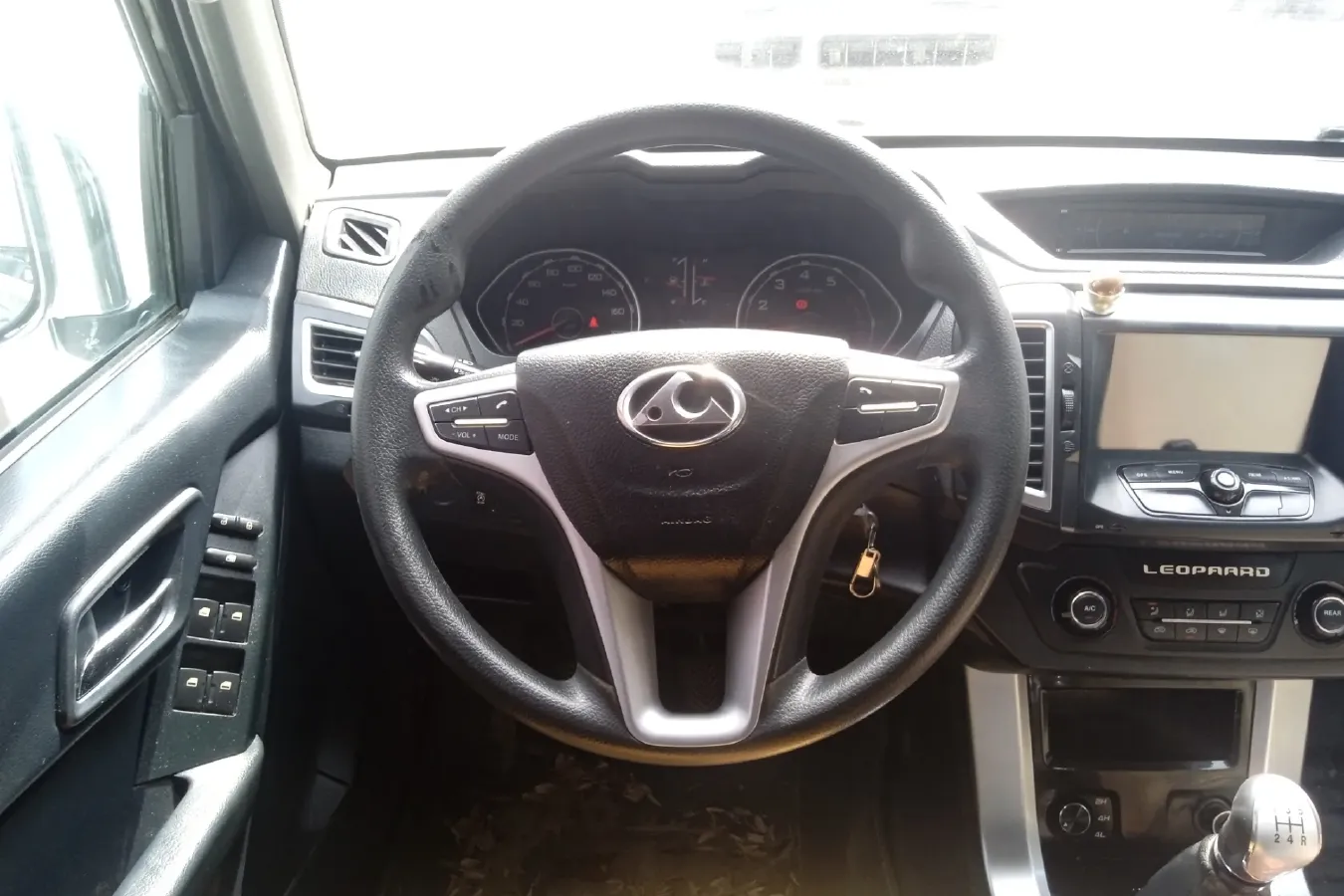 2015 Leopaard Q6 2.4L 147HP L4 5MT,autocango,china used car exporter,china ev exporter,chinese used car exporter,chinese used ev exporter