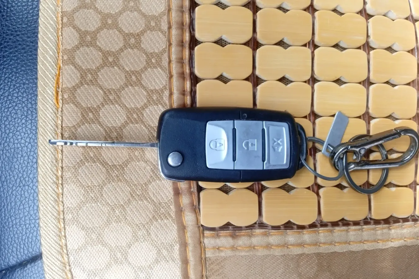 2015 Leopaard Q6 2.4L 147HP L4 5MT,autocango,china used car exporter,china ev exporter,chinese used car exporter,chinese used ev exporter