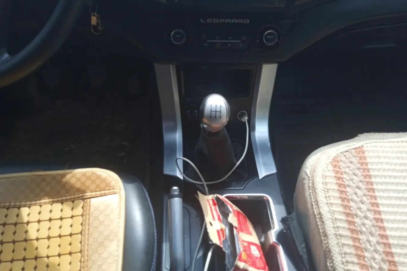 2015 Leopaard Q6 2.4L 147HP L4 5MT,autocango,china used car exporter,china ev exporter,chinese used car exporter,chinese used ev exporter