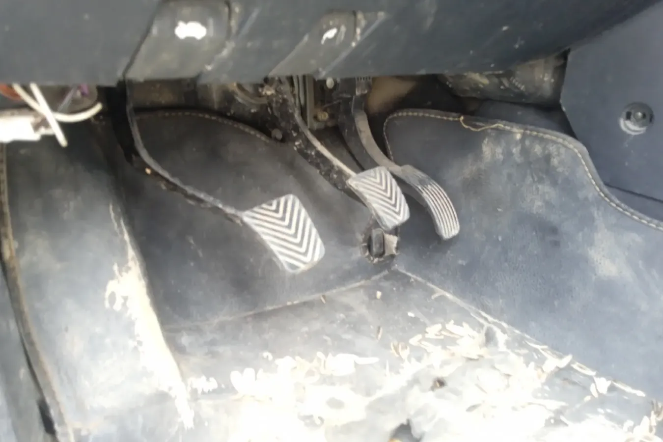 2015 Leopaard Q6 2.4L 147HP L4 5MT,autocango,china used car exporter,china ev exporter,chinese used car exporter,chinese used ev exporter