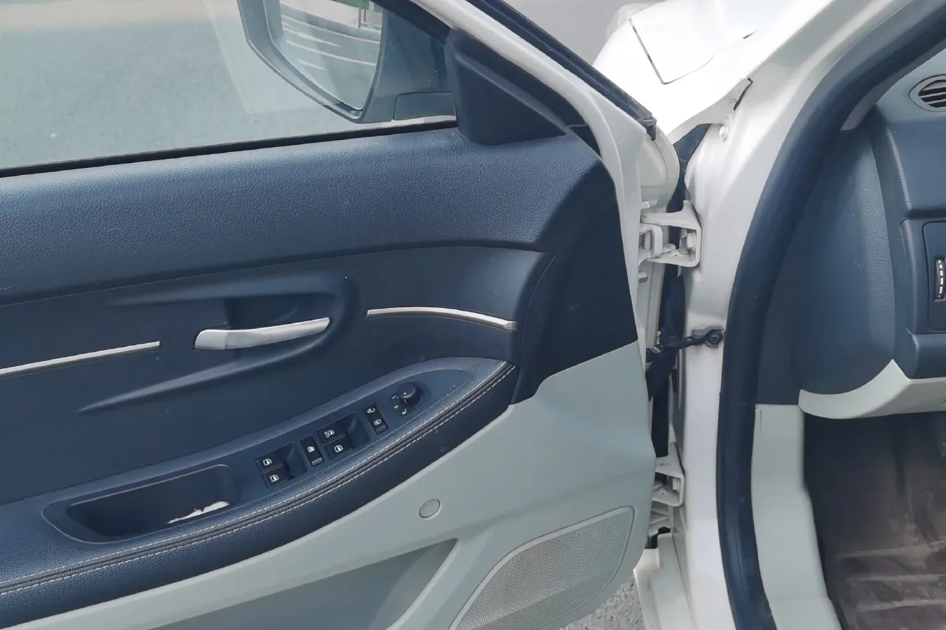 2014 BeiJing Auto Senova D50 1.5L 113HP L4 5MT,autocango,china used car exporter,china ev exporter,chinese used car exporter,chinese used ev exporter