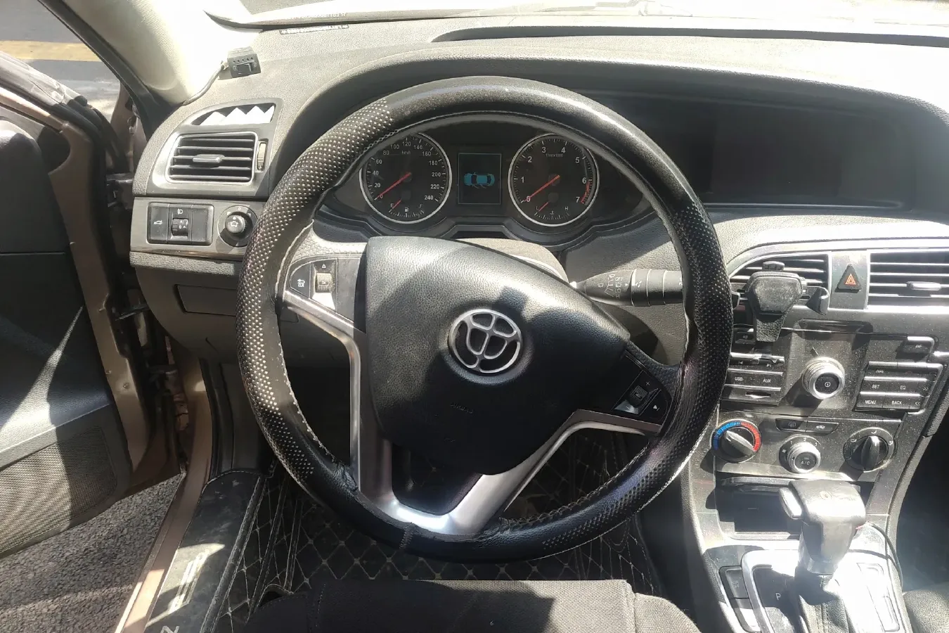 2014 Brilliance Auto H530 1.6L 118HP L4 5AT,autocango,china used car exporter,china ev exporter,chinese used car exporter,chinese used ev exporter