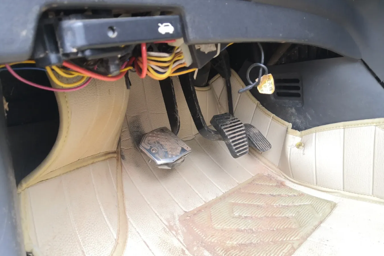 2011 DongFeng Aeolus S30 1.6L 106HP L4 5MT,autocango,china used car exporter,china ev exporter,chinese used car exporter,chinese used ev exporter