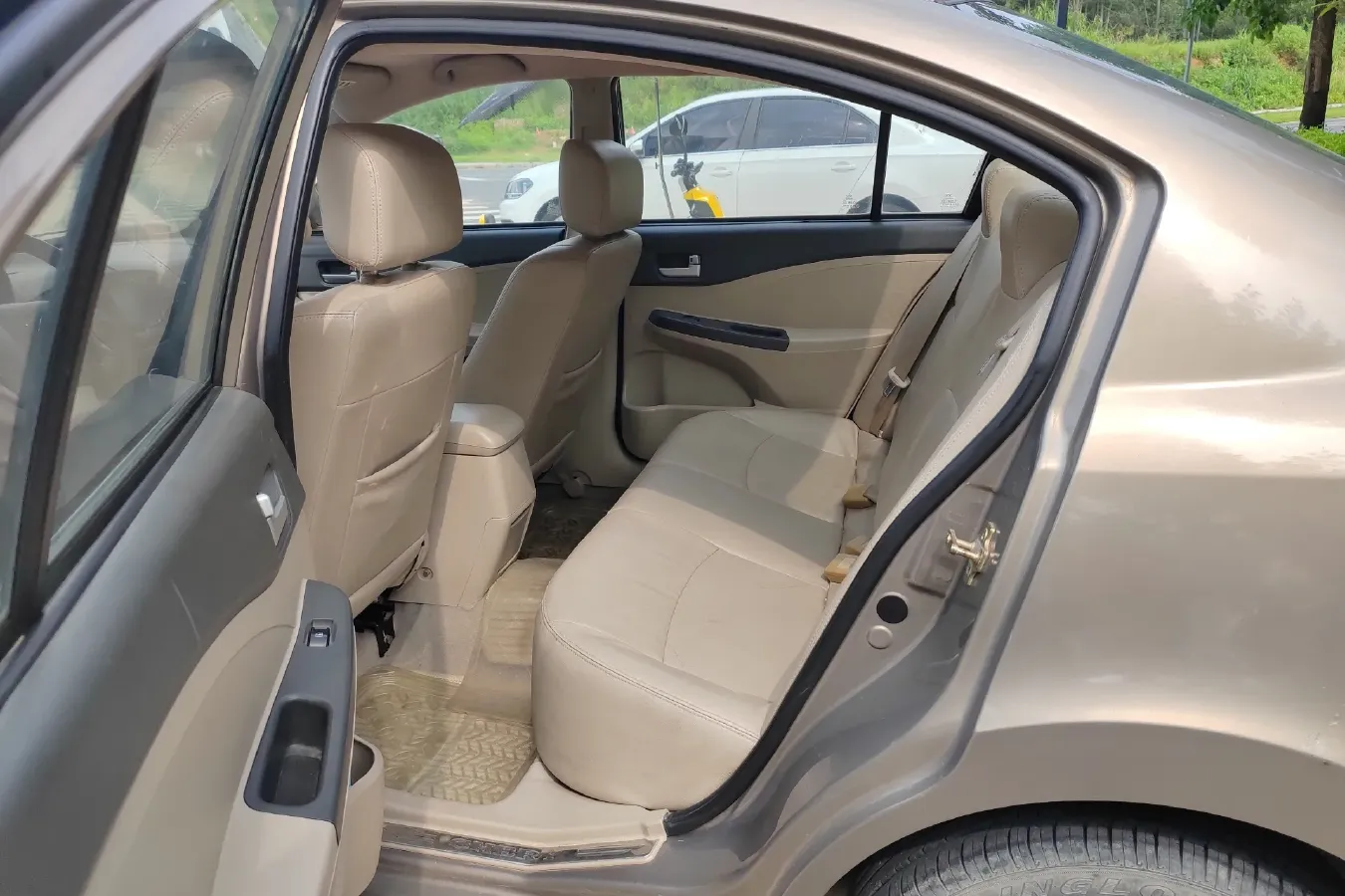 2011 Chery E5 1.5L 109HP L4 5MT,autocango,china used car exporter,china ev exporter,chinese used car exporter,chinese used ev exporter