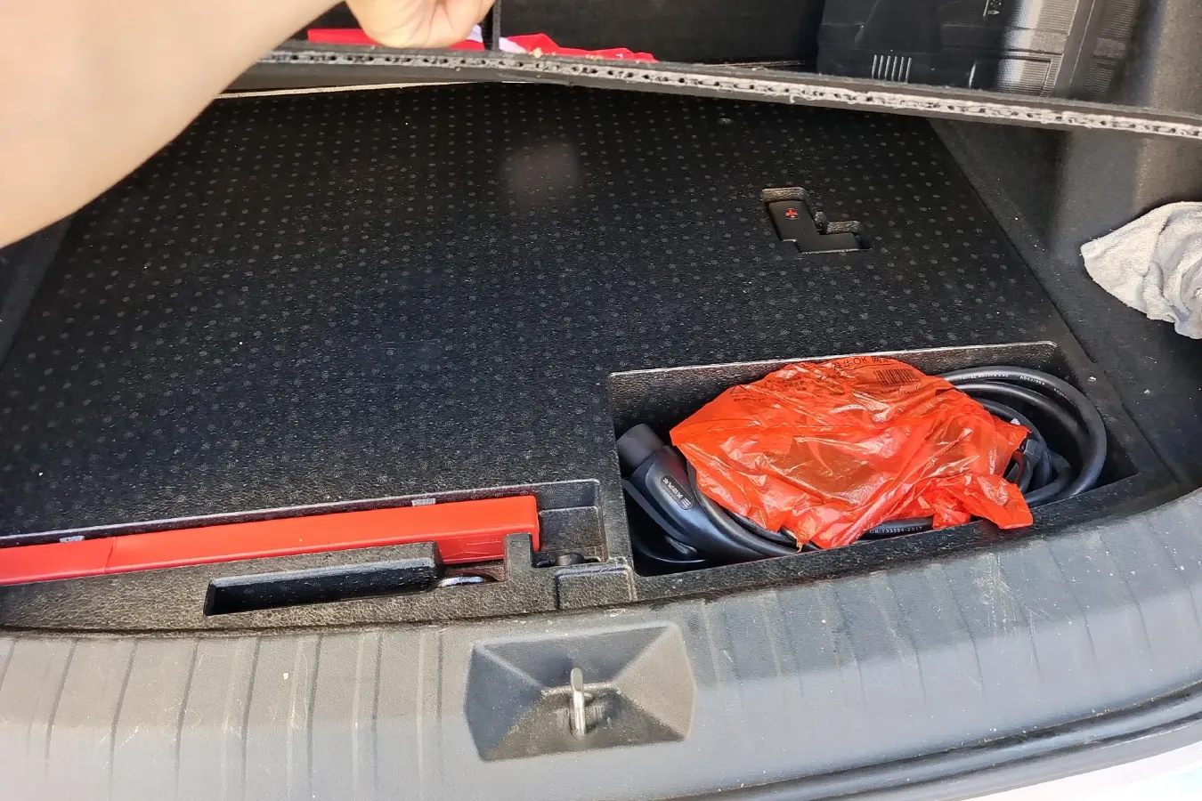 2021 Enovate ME5 Range Extended 98HP REEV 30.6KWH,autocango,china used car exporter,china ev exporter,chinese used car exporter,chinese used ev exporter