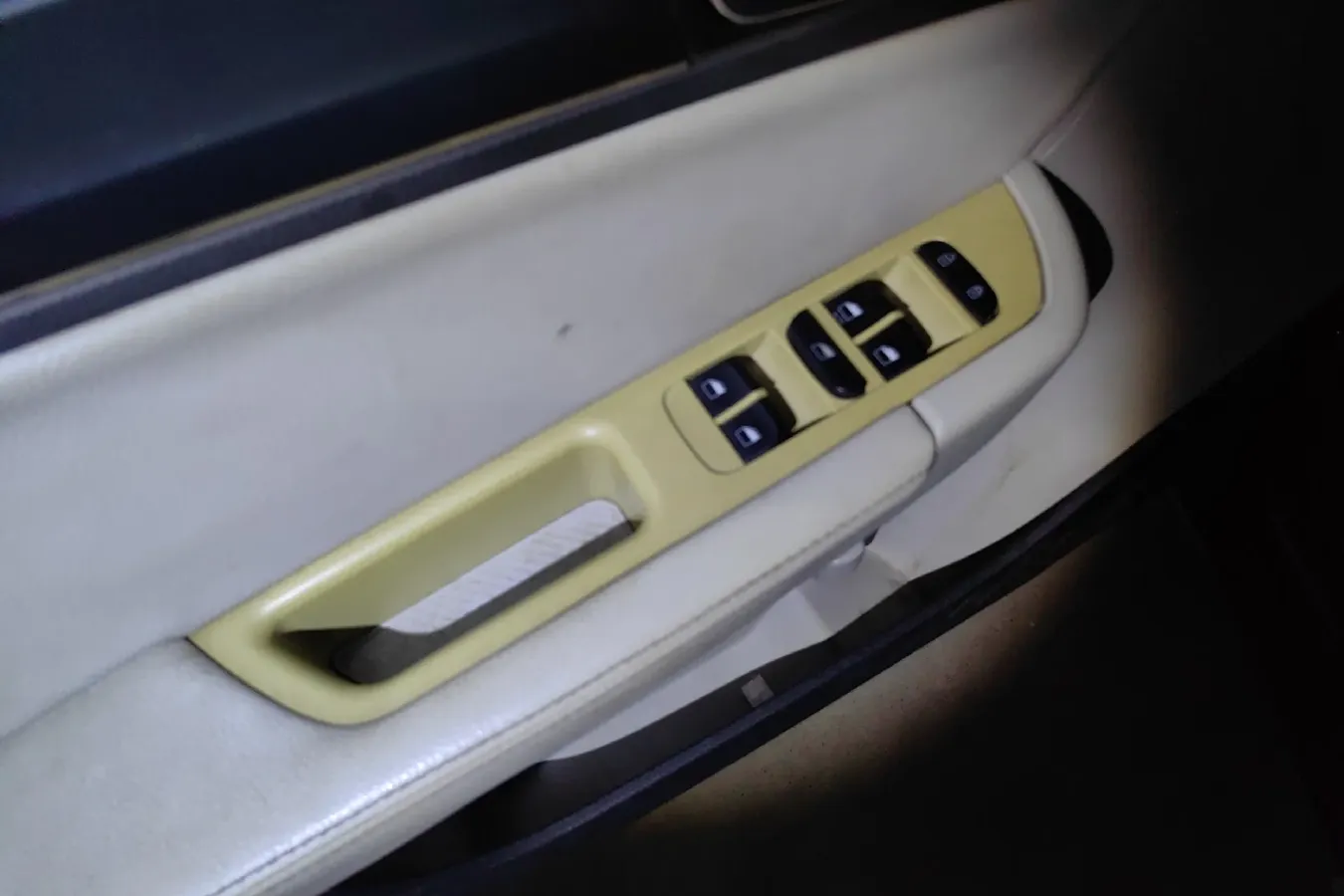 2011 Brilliance Auto H530 1.6L 118HP L4 5MT,autocango,china used car exporter,china ev exporter,chinese used car exporter,chinese used ev exporter