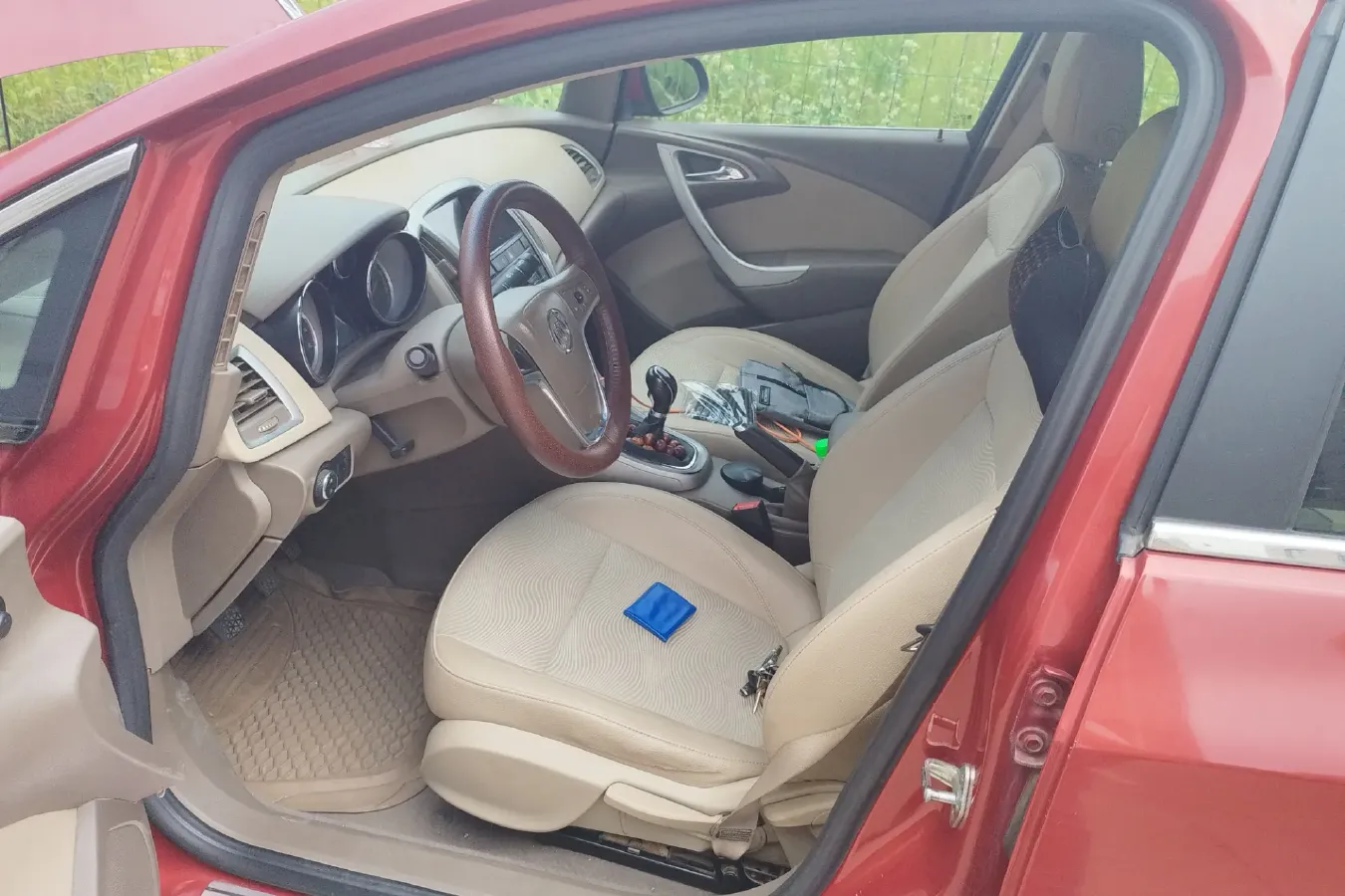 2012 Buick Excelle 1.6L 121HP L4 5MT,autocango,china used car exporter,china ev exporter,chinese used car exporter,chinese used ev exporter