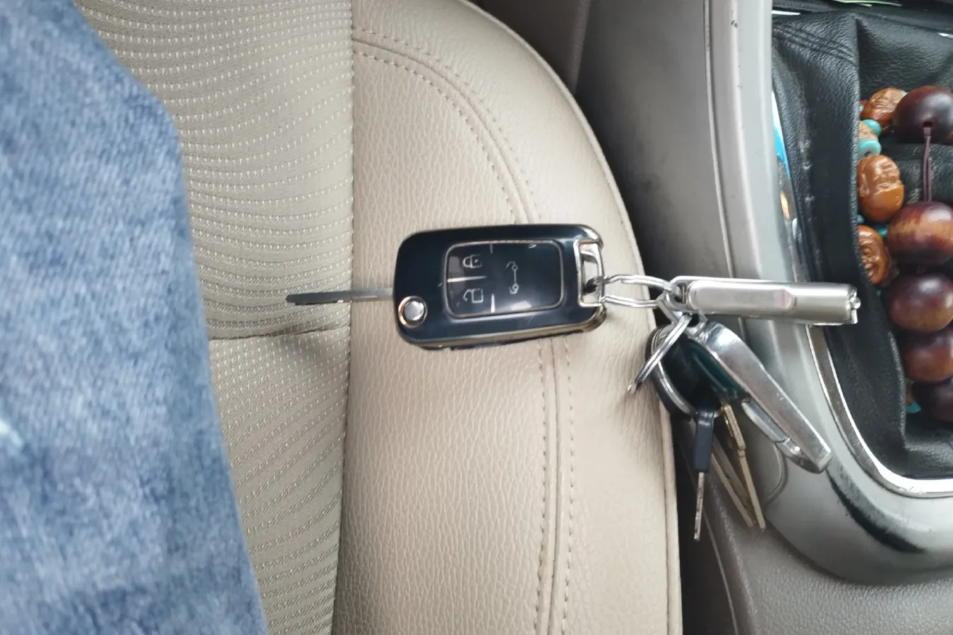 2012 Buick Excelle 1.6L 121HP L4 5MT,autocango,china used car exporter,china ev exporter,chinese used car exporter,chinese used ev exporter