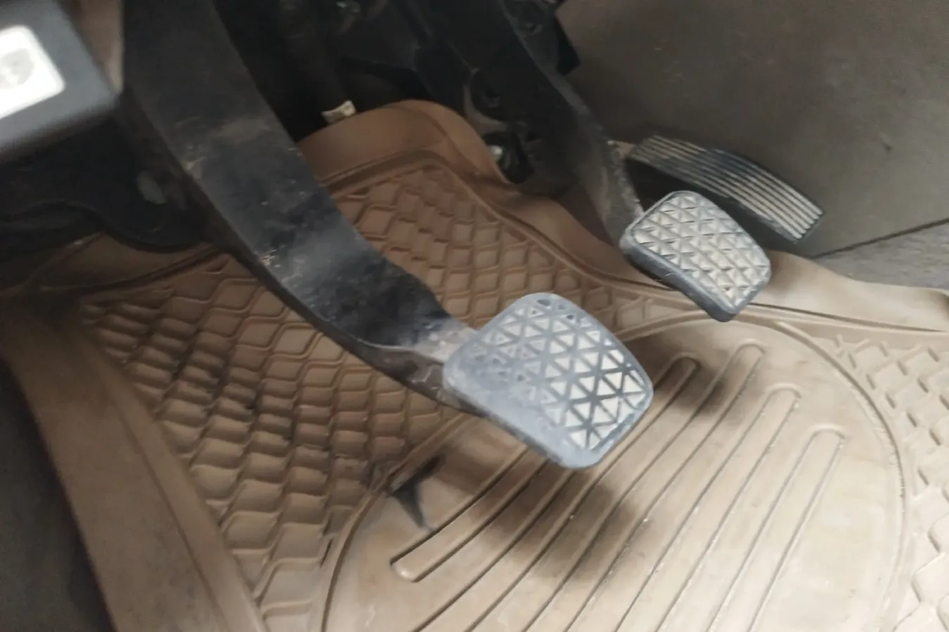 2012 Buick Excelle 1.6L 121HP L4 5MT,autocango,china used car exporter,china ev exporter,chinese used car exporter,chinese used ev exporter