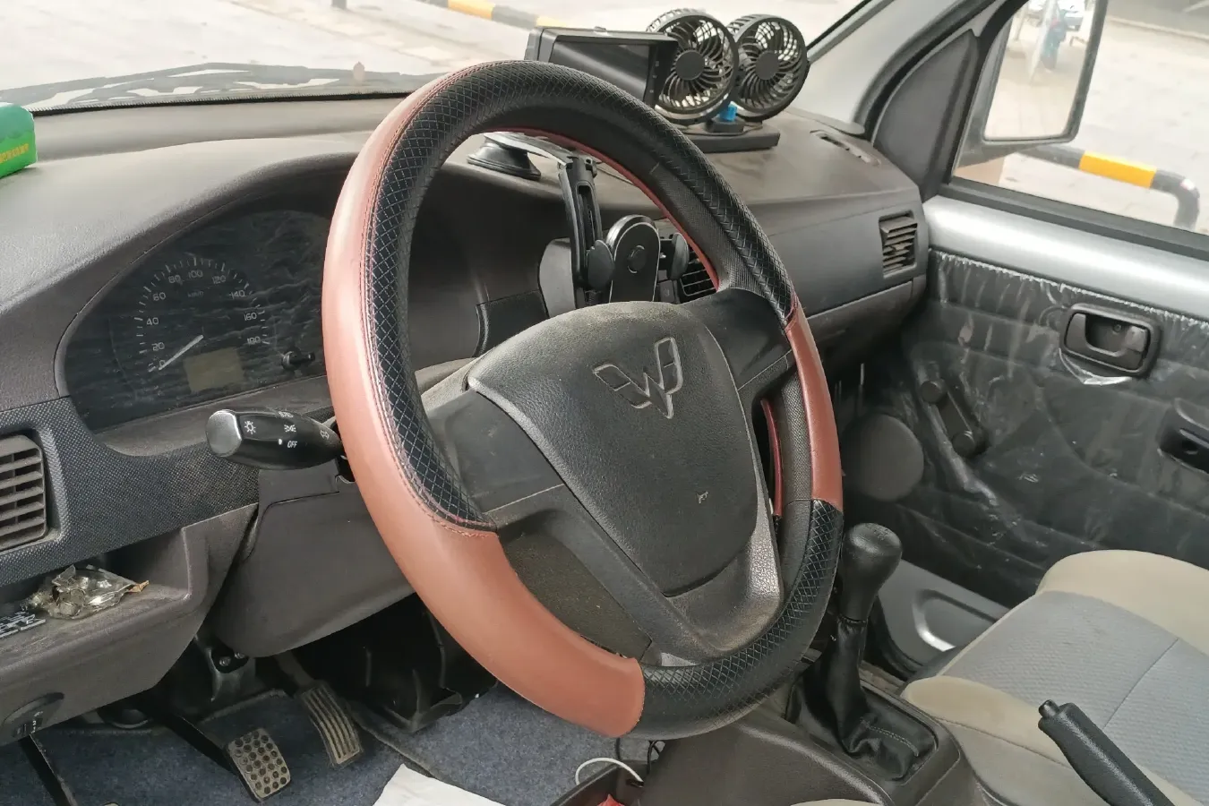 2021 WuLing RongGuang Mini Truck Special 1.5L 99HP L4 5MT,autocango,china used car exporter,china ev exporter,chinese used car exporter,chinese used ev exporter