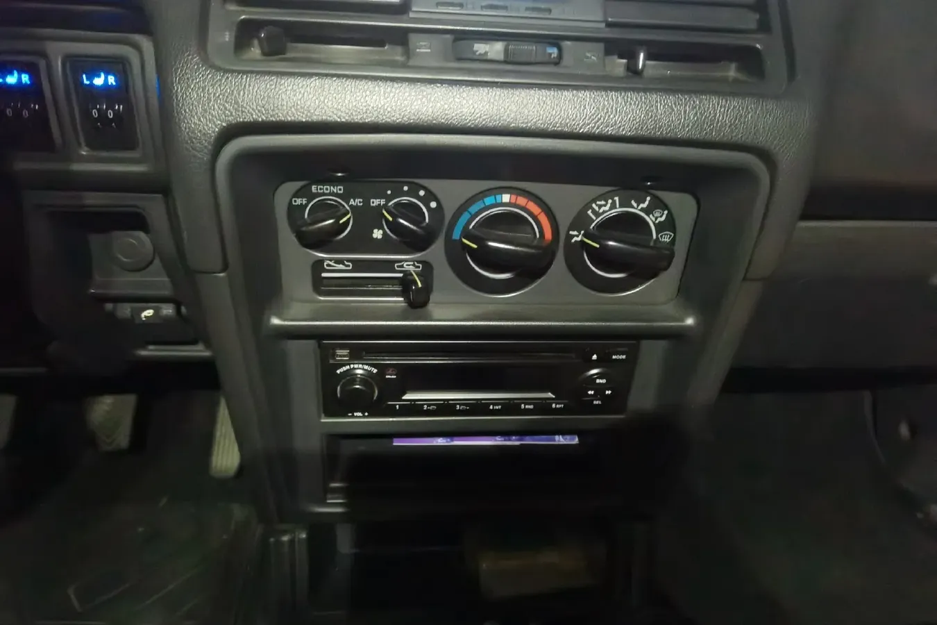 2009 Leopaard 6481 2.2L 129HP L4 5MT,autocango,china used car exporter,china ev exporter,chinese used car exporter,chinese used ev exporter