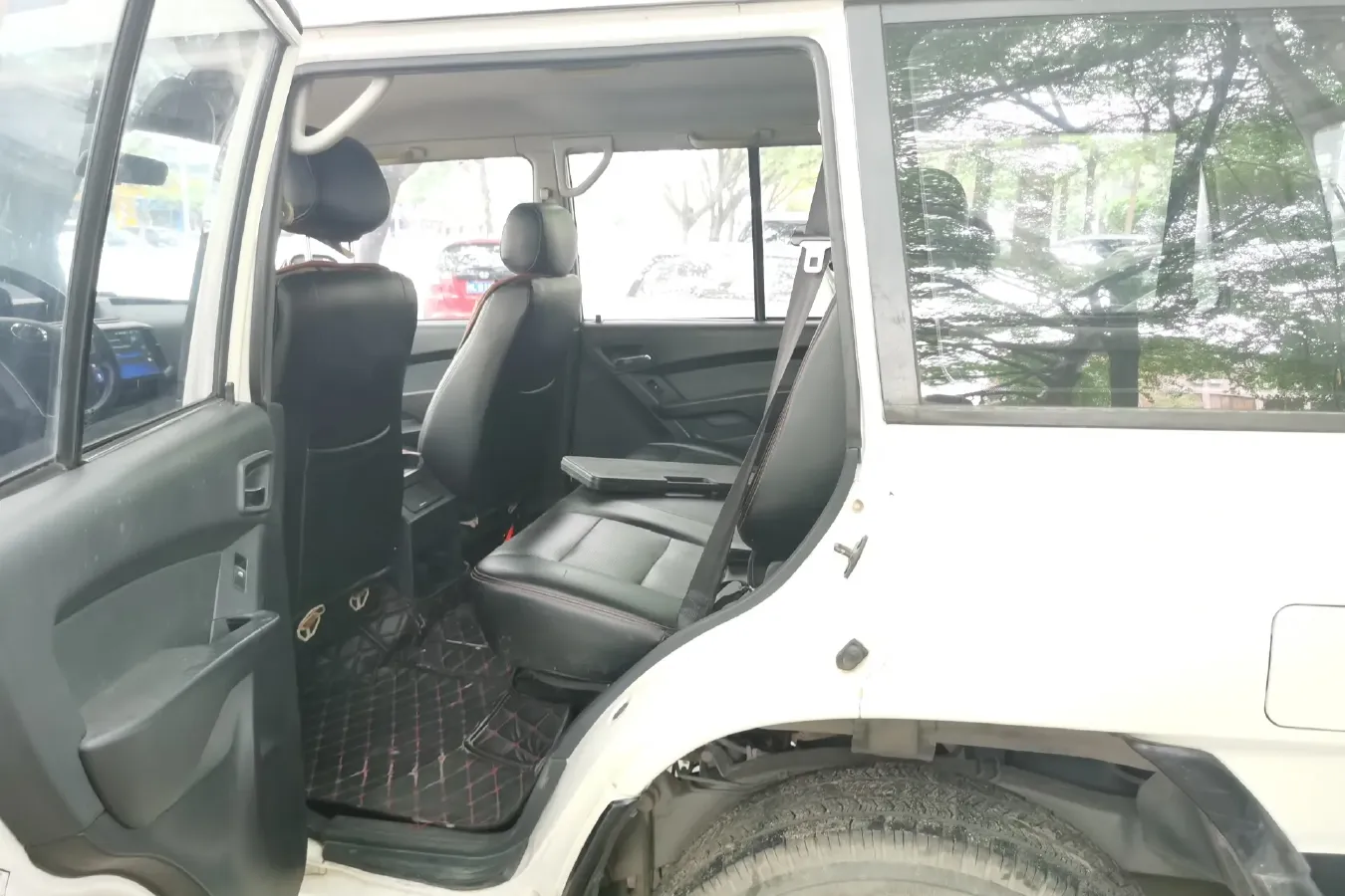 2015 Leopaard Q6 2.4L 147HP L4 5MT,autocango,china used car exporter,china ev exporter,chinese used car exporter,chinese used ev exporter