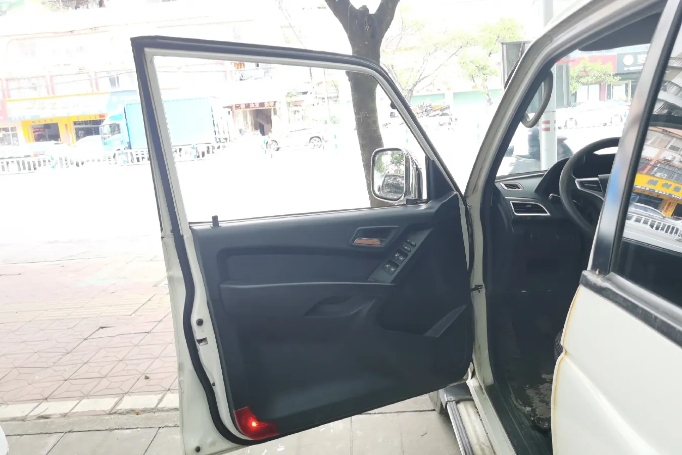 2015 Leopaard Q6 2.4L 147HP L4 5MT,autocango,china used car exporter,china ev exporter,chinese used car exporter,chinese used ev exporter