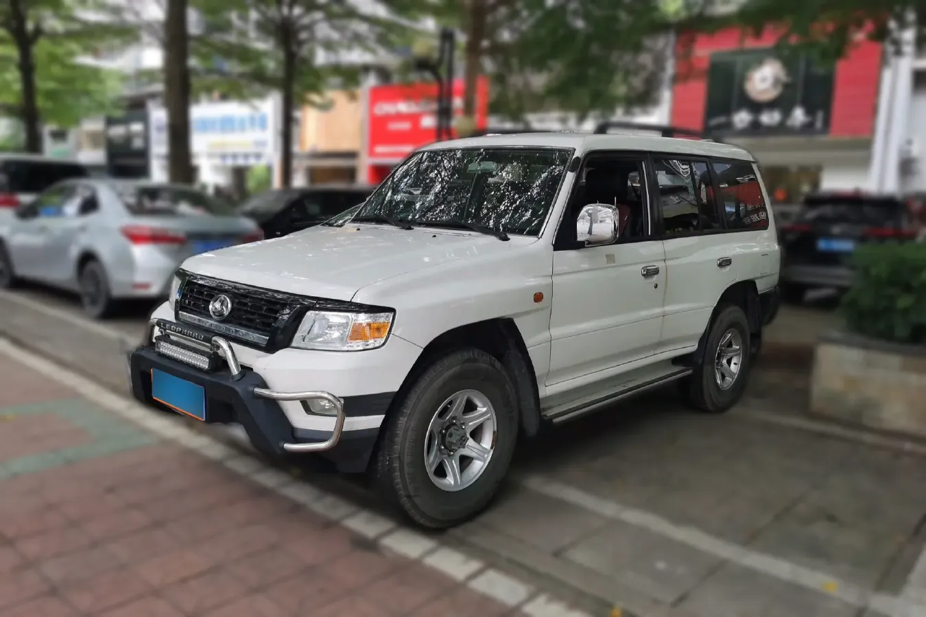 2015 Leopaard Q6 2.4L 147HP L4 5MT,autocango,china used car exporter,china ev exporter,chinese used car exporter,chinese used ev exporter