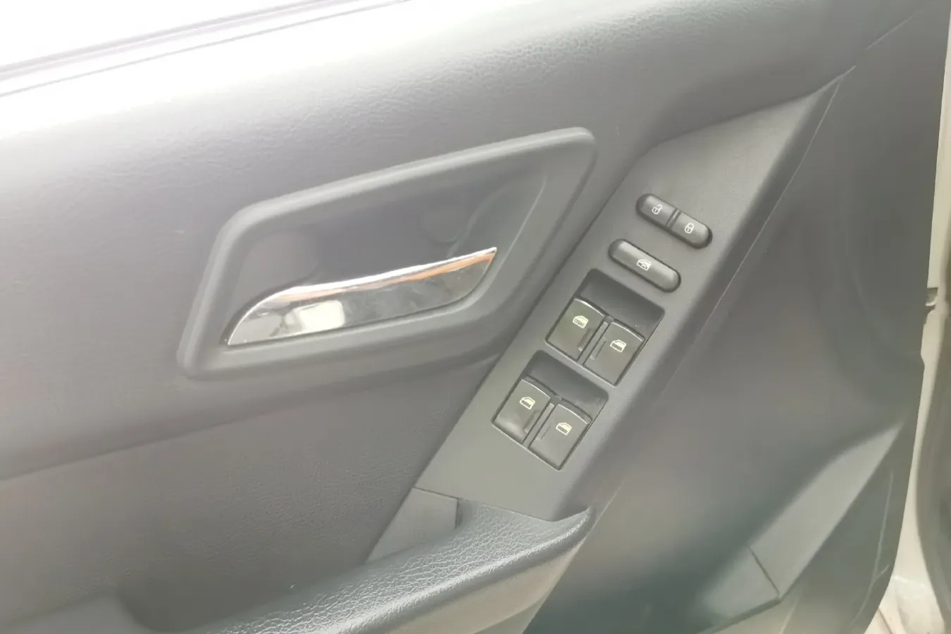 2015 Leopaard Q6 2.4L 147HP L4 5MT,autocango,china used car exporter,china ev exporter,chinese used car exporter,chinese used ev exporter