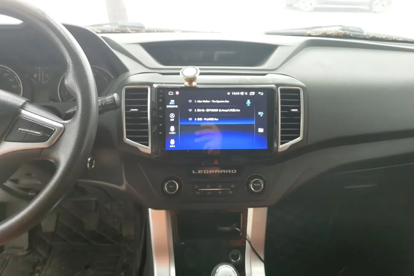 2015 Leopaard Q6 2.4L 147HP L4 5MT,autocango,china used car exporter,china ev exporter,chinese used car exporter,chinese used ev exporter