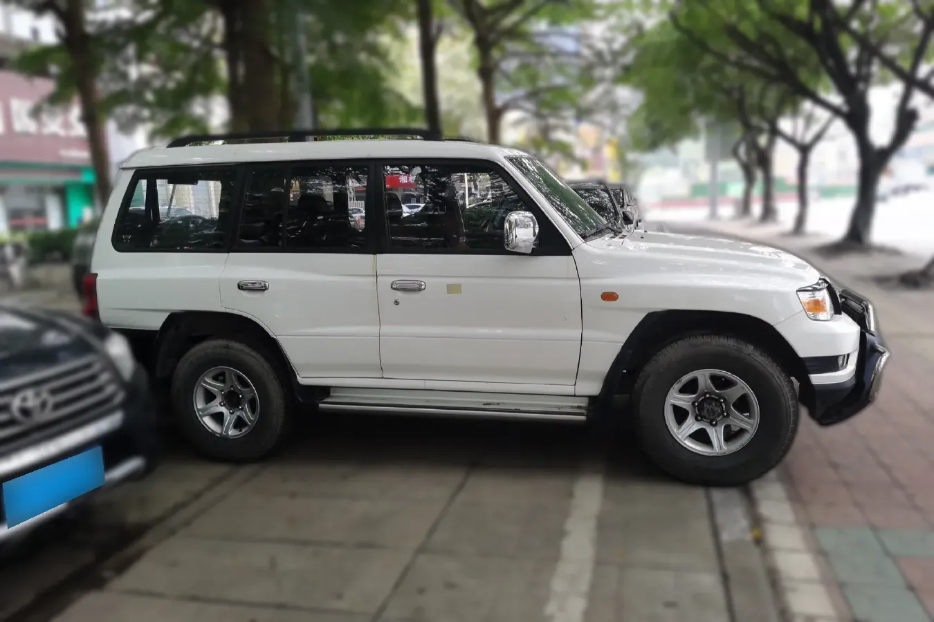 2015 Leopaard Q6 2.4L 147HP L4 5MT,autocango,china used car exporter,china ev exporter,chinese used car exporter,chinese used ev exporter