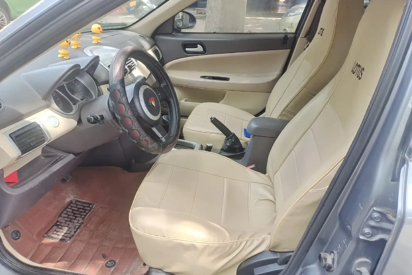 2009 Youngman Lotus L3 1.6L 111HP L4 4AT,autocango,china used car exporter,china ev exporter,chinese used car exporter,chinese used ev exporter