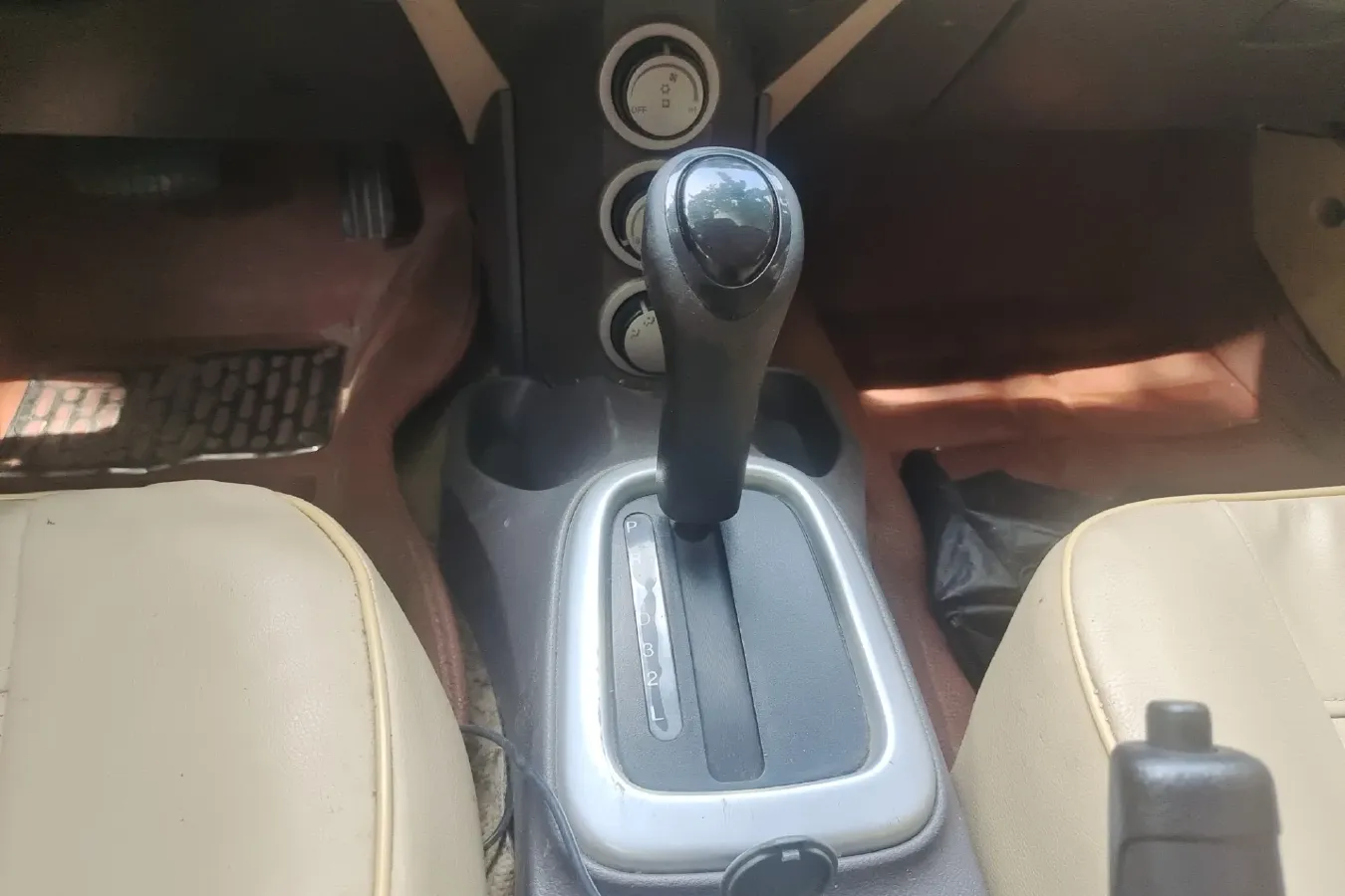 2009 Youngman Lotus L3 1.6L 111HP L4 4AT,autocango,china used car exporter,china ev exporter,chinese used car exporter,chinese used ev exporter