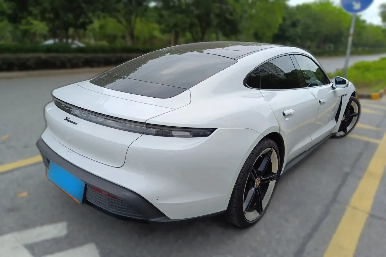 2022 Porsche Taycan 2AT BEV 79.2KWH,autocango,china used car exporter,china ev exporter,chinese used car exporter,chinese used ev exporter