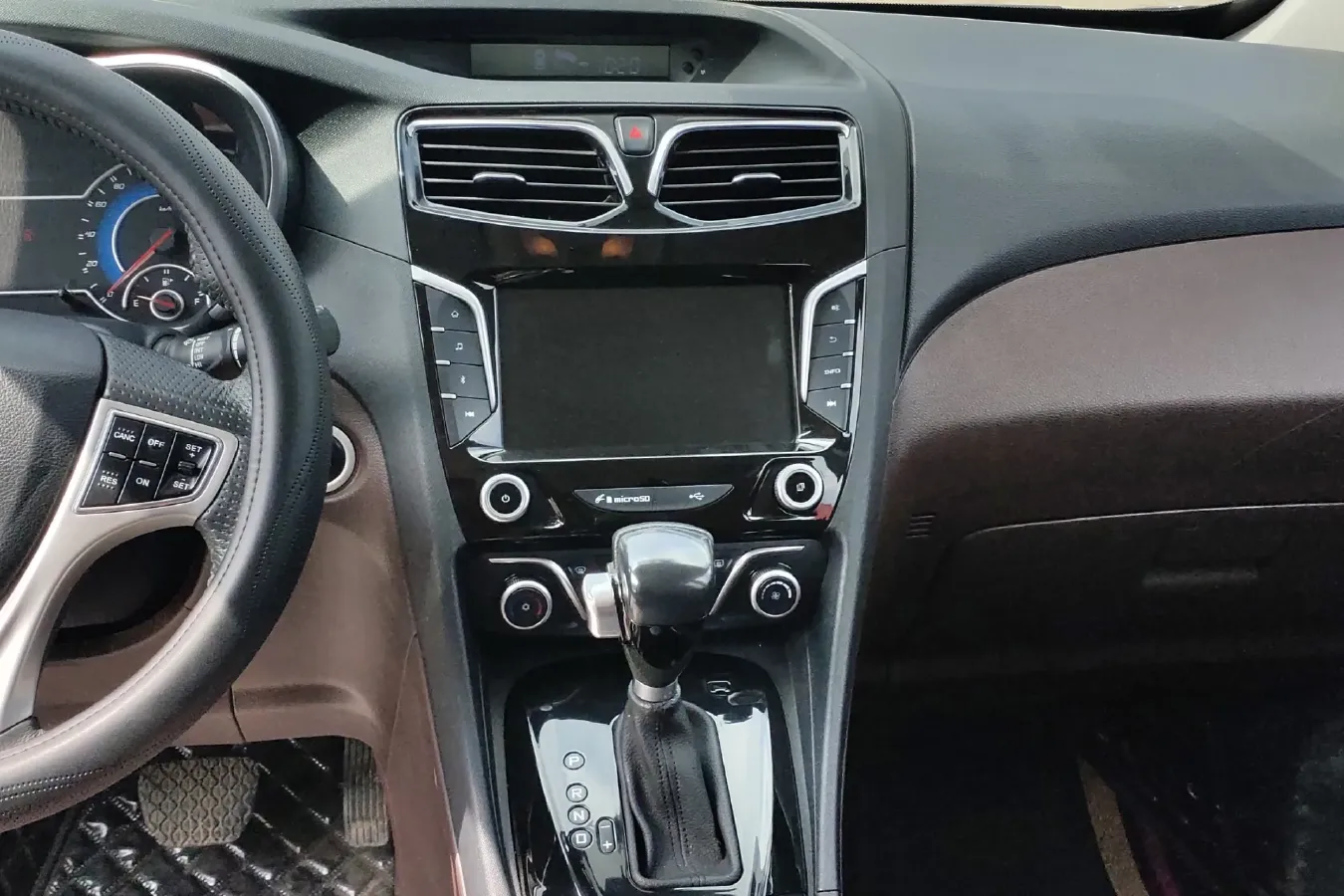 2016 HaiMa V70 1.5T 156HP L4 6AT,autocango,china used car exporter,china ev exporter,chinese used car exporter,chinese used ev exporter