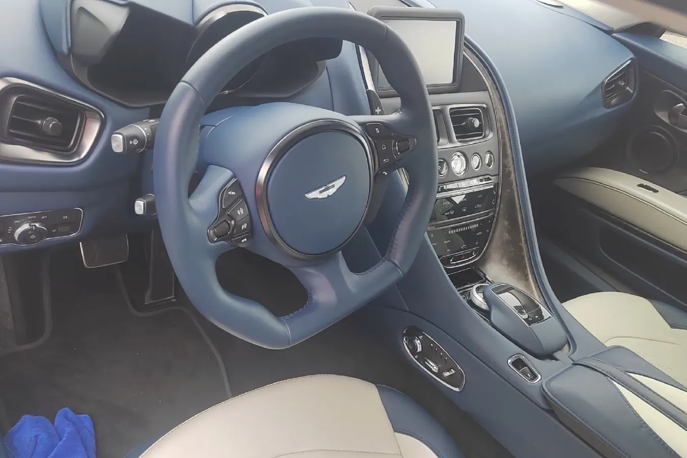 2020 Aston Martin DBS 5.2T 725HP V12 8AT,autocango,china used car exporter,china ev exporter,chinese used car exporter,chinese used ev exporter