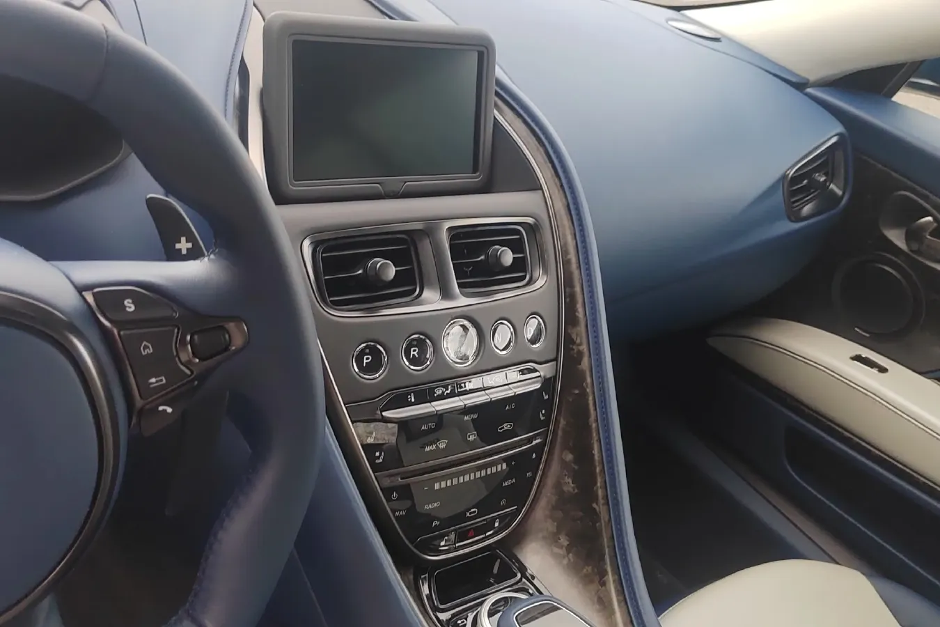 2020 Aston Martin DBS 5.2T 725HP V12 8AT,autocango,china used car exporter,china ev exporter,chinese used car exporter,chinese used ev exporter