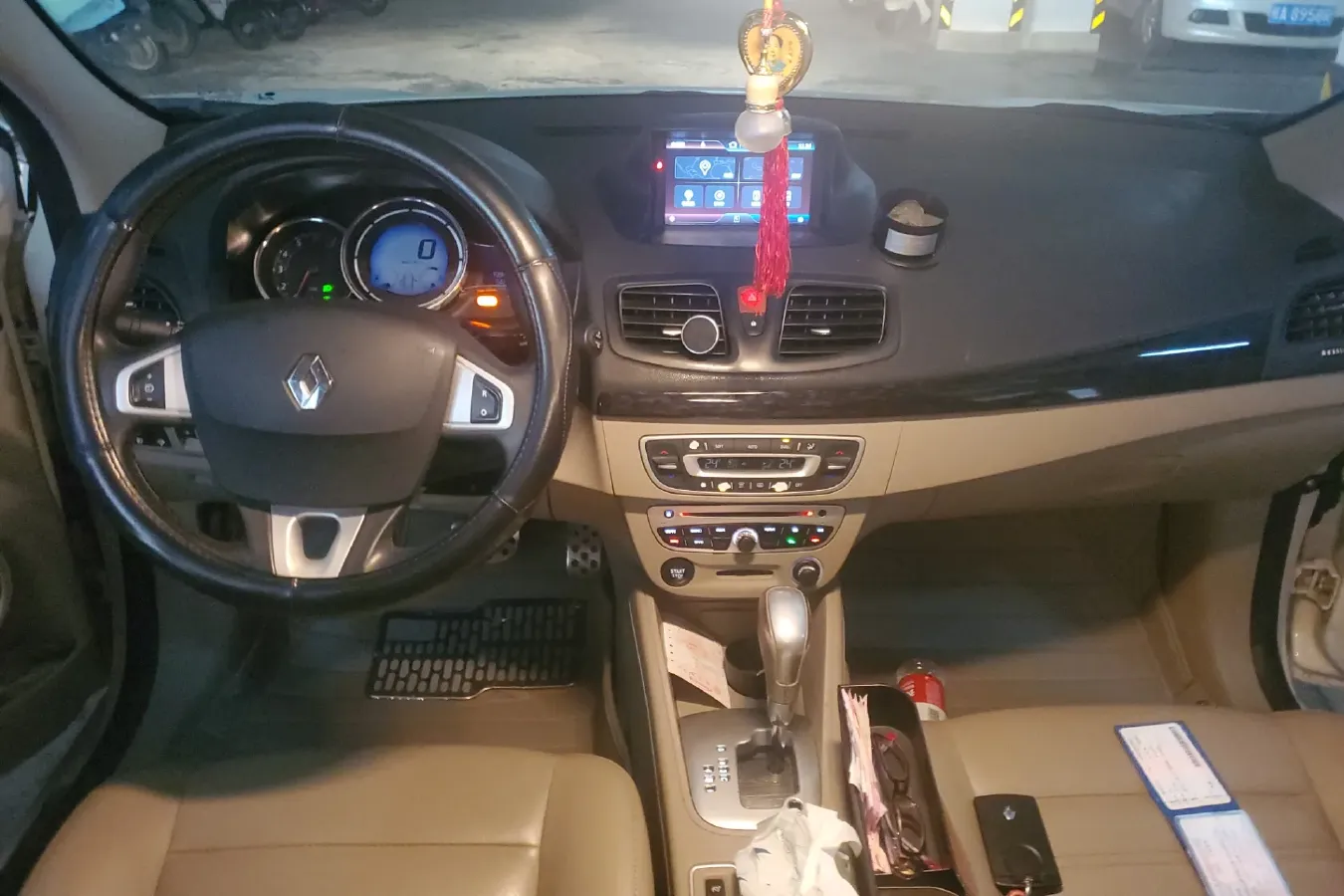 2015 Renault  Fluence 2.0L 137HP L4 CVT,autocango,china used car exporter,china ev exporter,chinese used car exporter,chinese used ev exporter