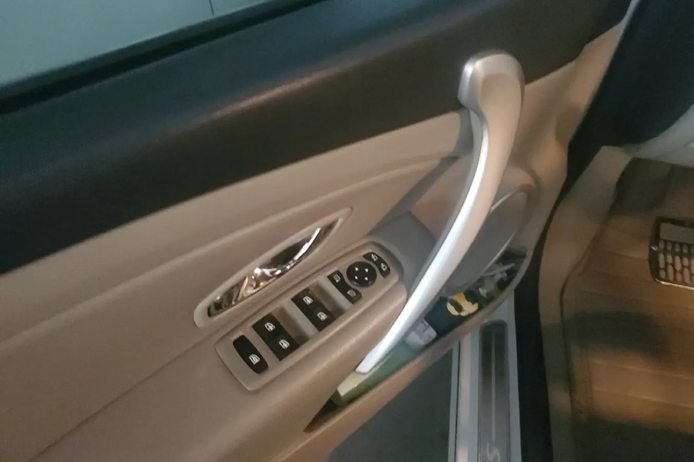 2015 Renault  Fluence 2.0L 137HP L4 CVT,autocango,china used car exporter,china ev exporter,chinese used car exporter,chinese used ev exporter