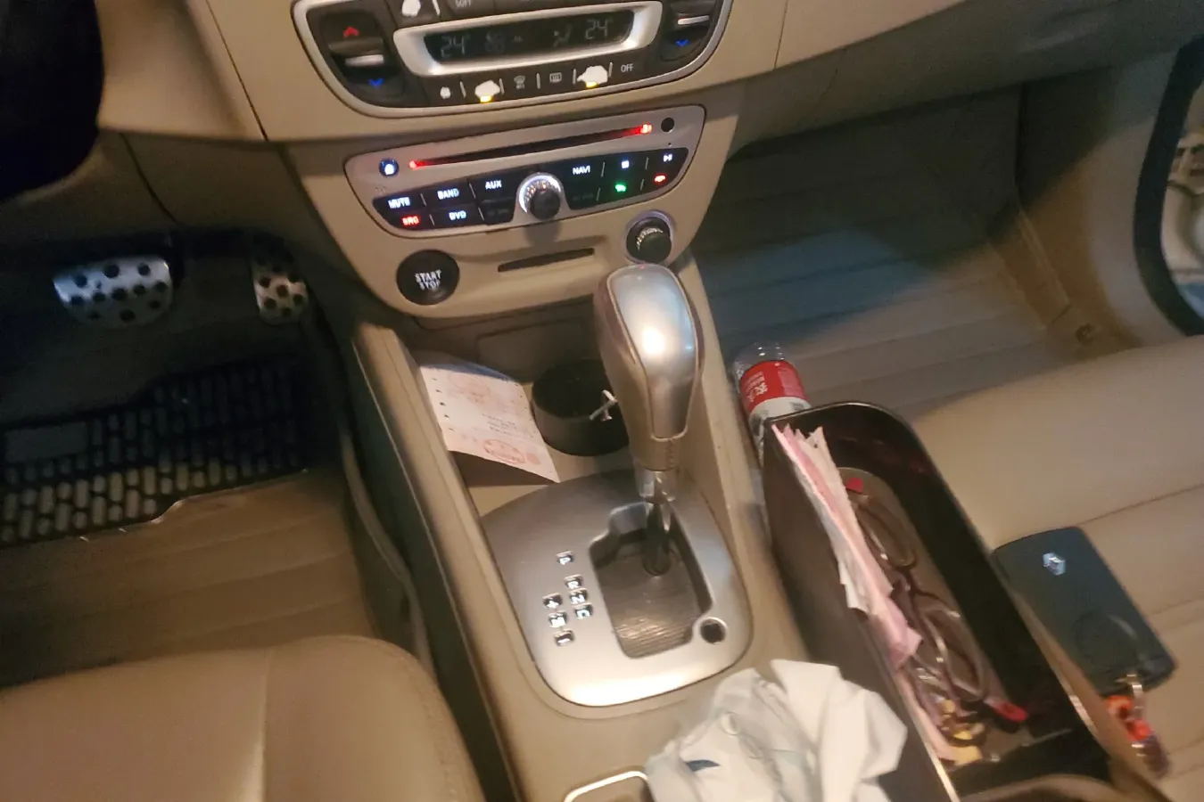 2015 Renault  Fluence 2.0L 137HP L4 CVT,autocango,china used car exporter,china ev exporter,chinese used car exporter,chinese used ev exporter