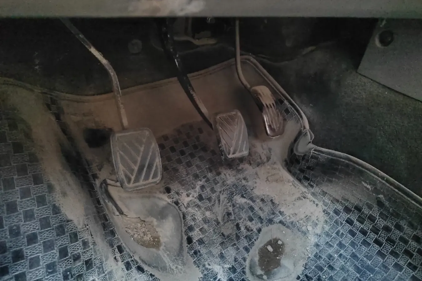 2013 BAIC WeiWang M20 1.5L 102HP L4 5MT,autocango,china used car exporter,china ev exporter,chinese used car exporter,chinese used ev exporter