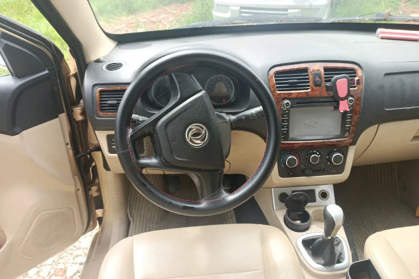 2013 DongFeng Fengon Fengon 1.5L 116HP L4 5MT,autocango,china used car exporter,china ev exporter,chinese used car exporter,chinese used ev exporter