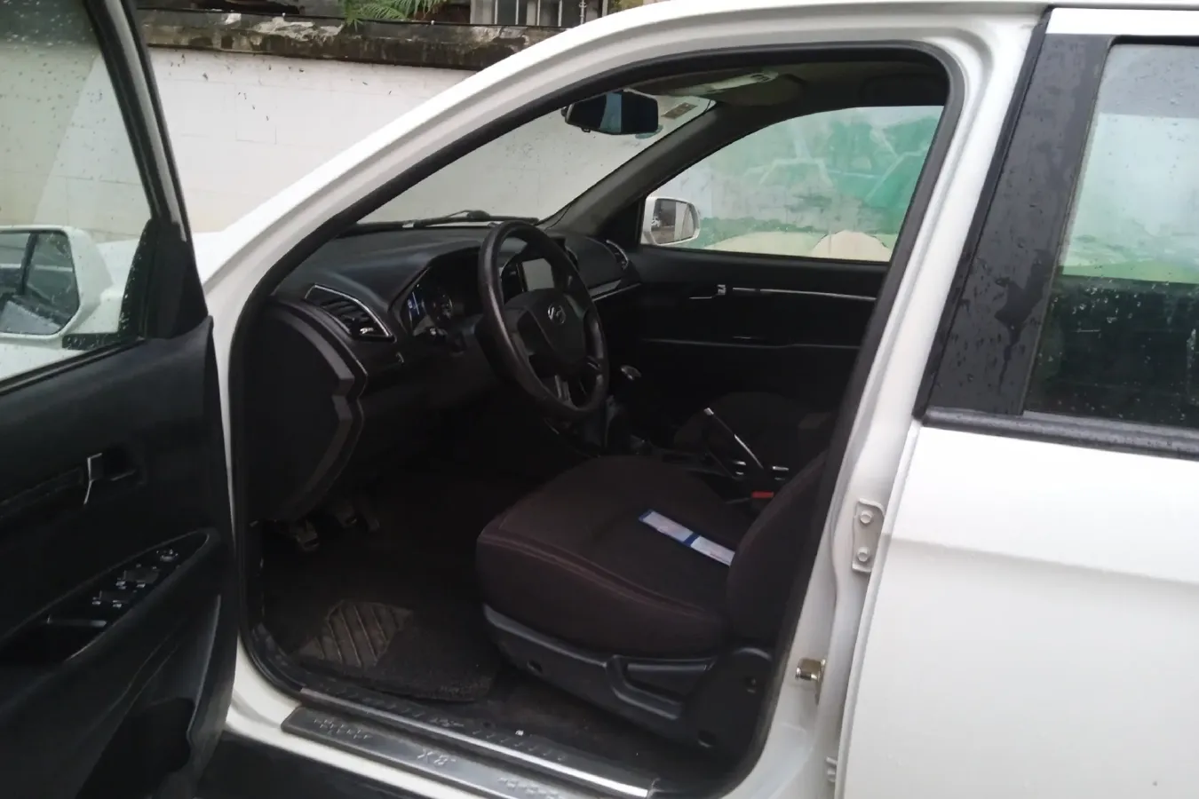 2015 Landwind X8 2.0T 190HP L4 6MT,autocango,china used car exporter,china ev exporter,chinese used car exporter,chinese used ev exporter