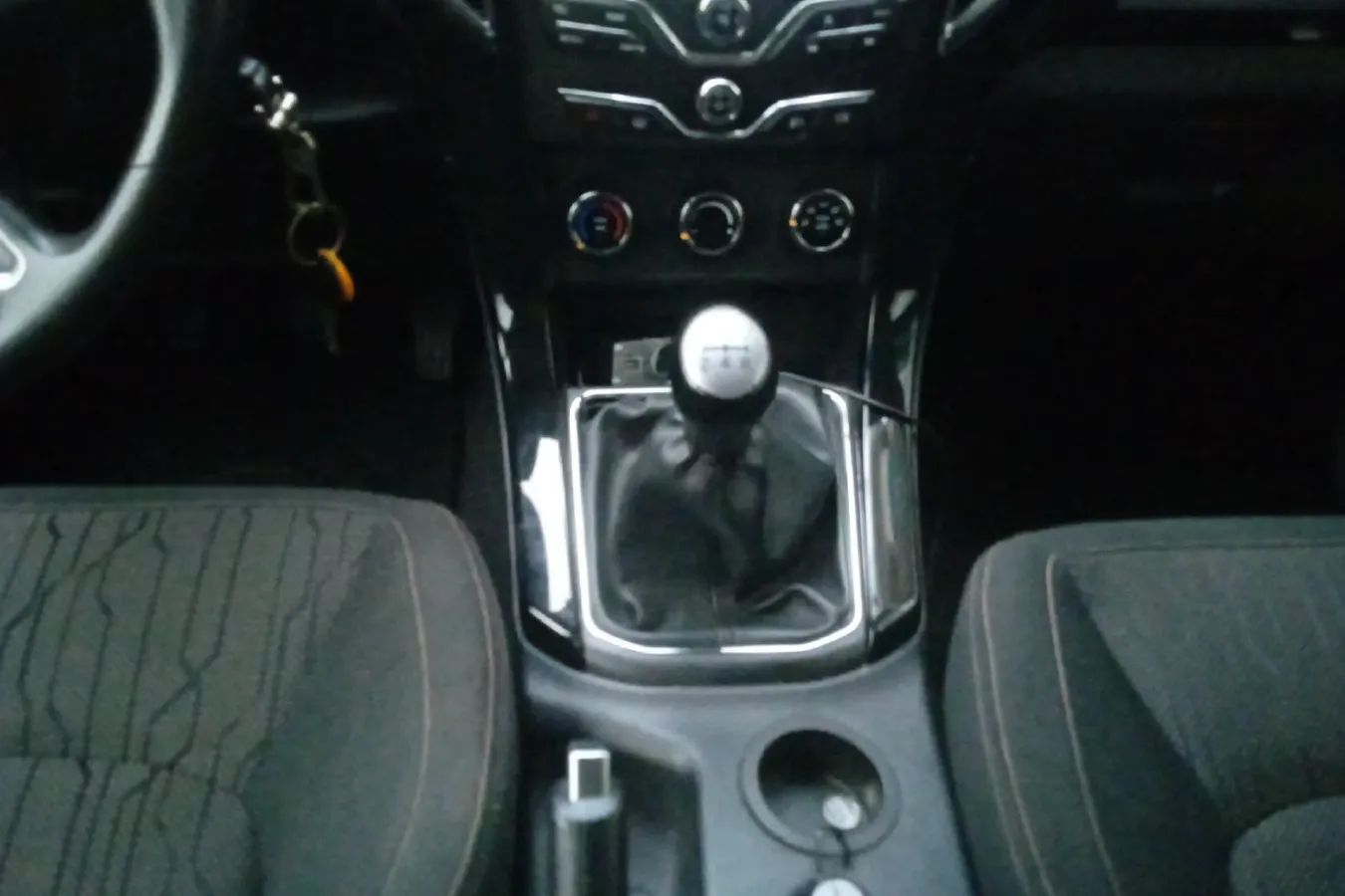 2015 Landwind X8 2.0T 190HP L4 6MT,autocango,china used car exporter,china ev exporter,chinese used car exporter,chinese used ev exporter