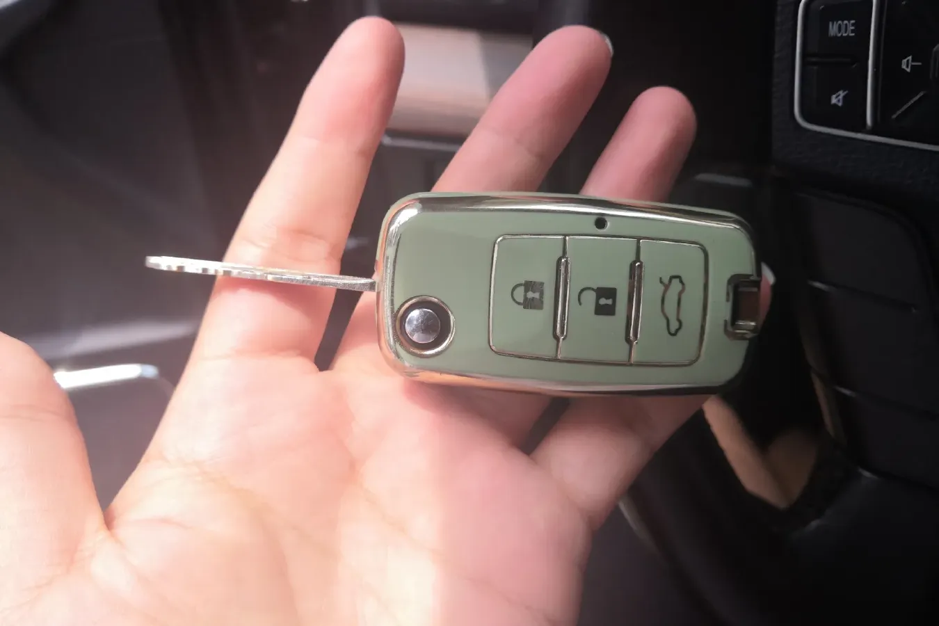 2021 DongFeng Forthing LingZhi Plus 2.0L 133HP L4 6MT,autocango,china used car exporter,china ev exporter,chinese used car exporter,chinese used ev exporter