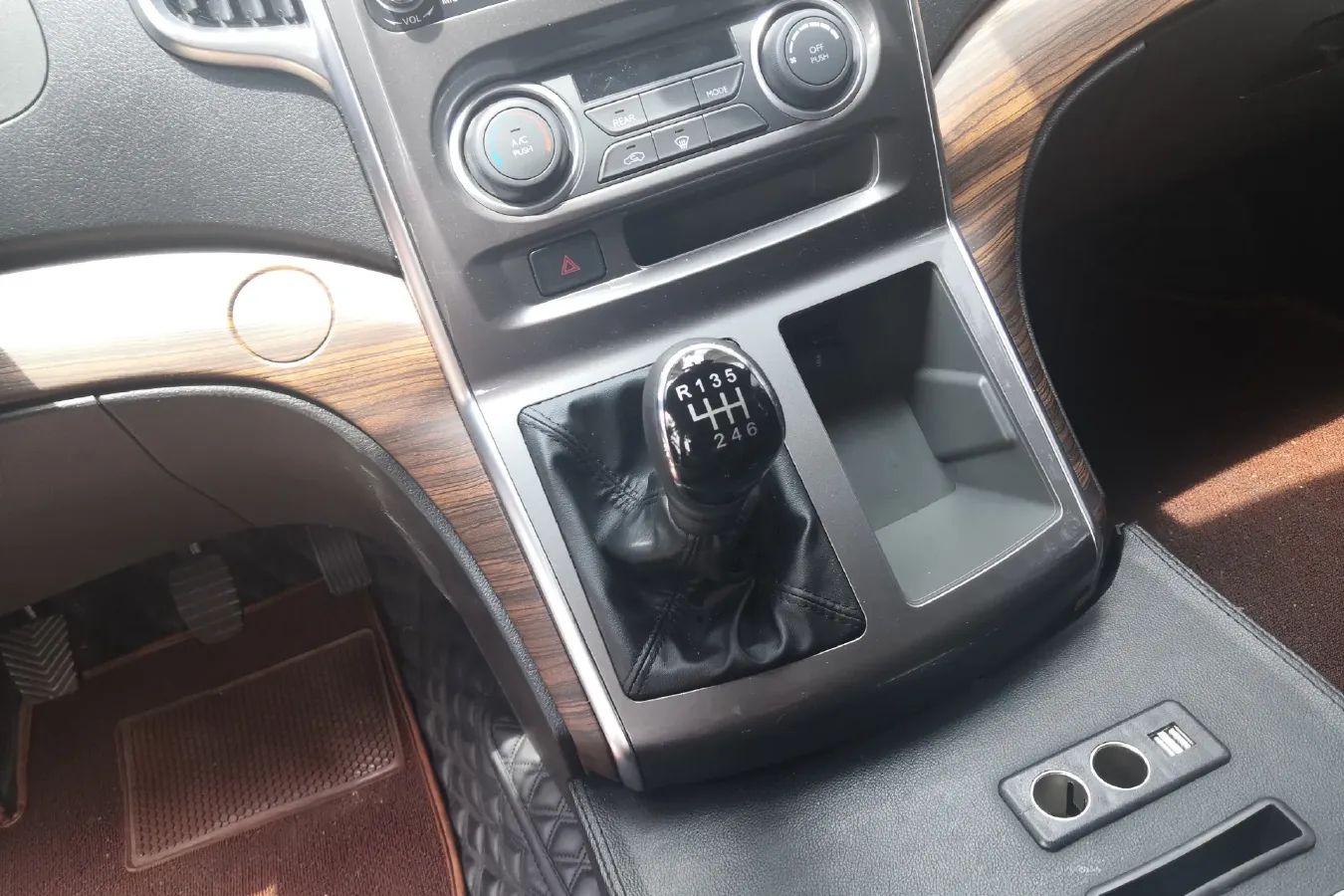 2021 DongFeng Forthing LingZhi Plus 2.0L 133HP L4 6MT,autocango,china used car exporter,china ev exporter,chinese used car exporter,chinese used ev exporter