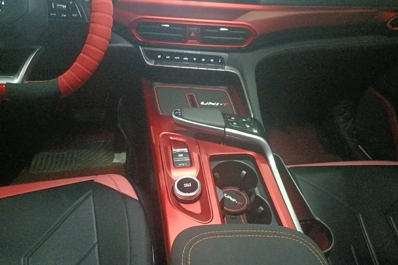 2022 ChangAn UNI-T 1.5T 188HP L4 7DCT,autocango,china used car exporter,china ev exporter,chinese used car exporter,chinese used ev exporter