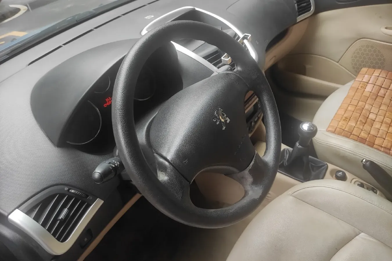 2009 Peugeot 207 1.4L 76HP L4 5MT,autocango,china used car exporter,china ev exporter,chinese used car exporter,chinese used ev exporter