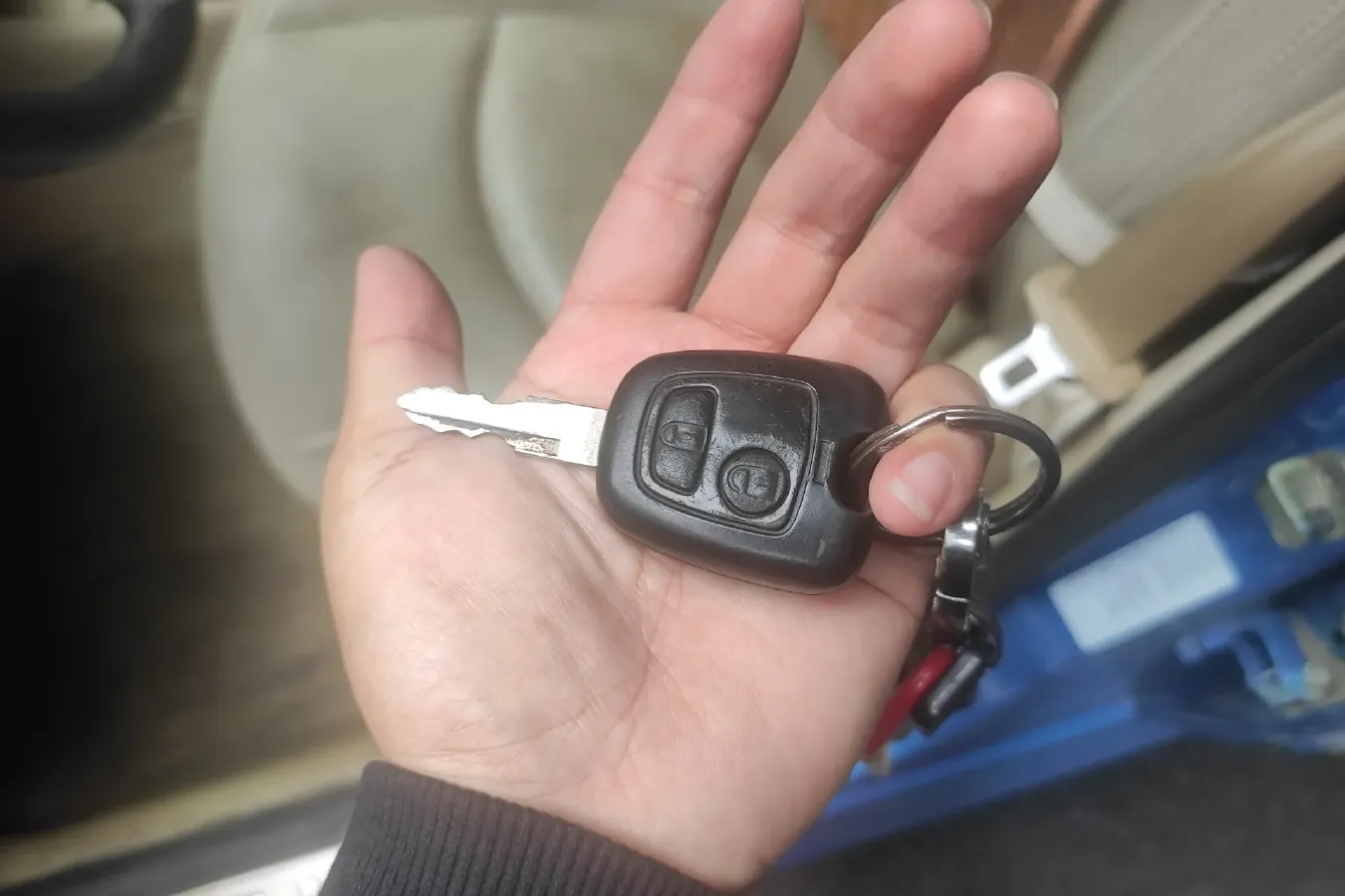 2009 Peugeot 207 1.4L 76HP L4 5MT,autocango,china used car exporter,china ev exporter,chinese used car exporter,chinese used ev exporter